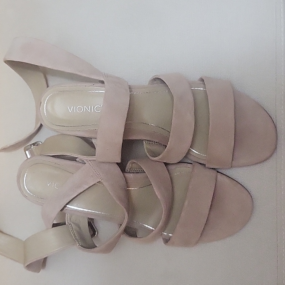 Vionic shoes - Picture 3 of 3